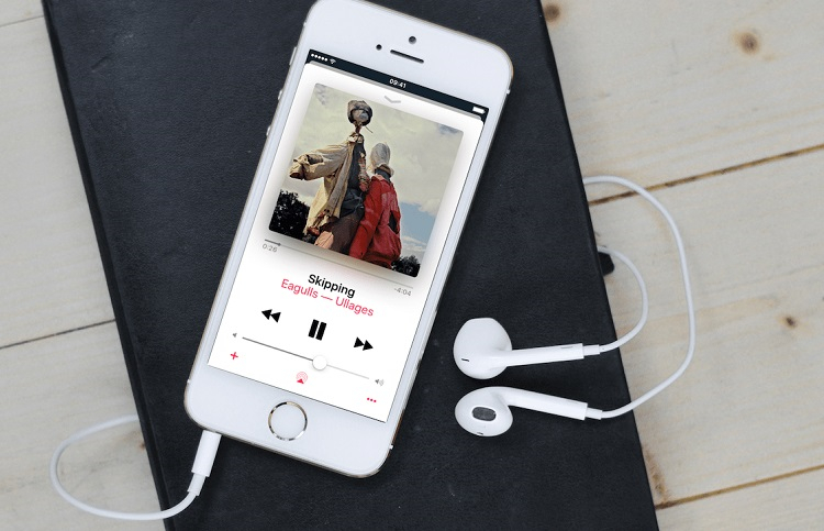 iphone plays music by itself